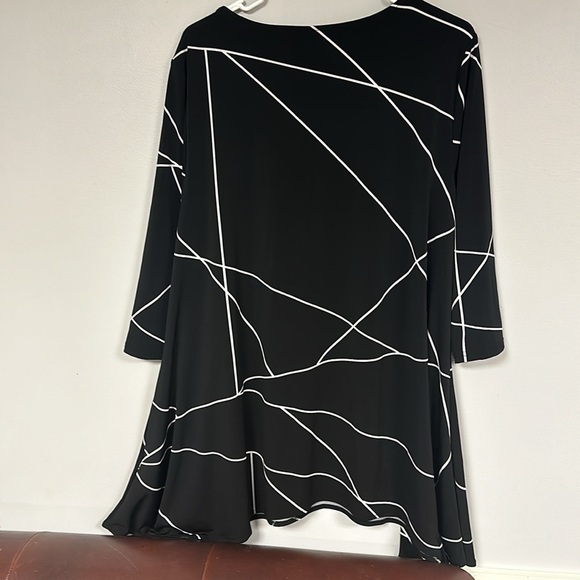 Alfani Geometric Back & White Printed Stretchy Boat-Neck Tunic Top , XL, EUC - Picture 3 of 8